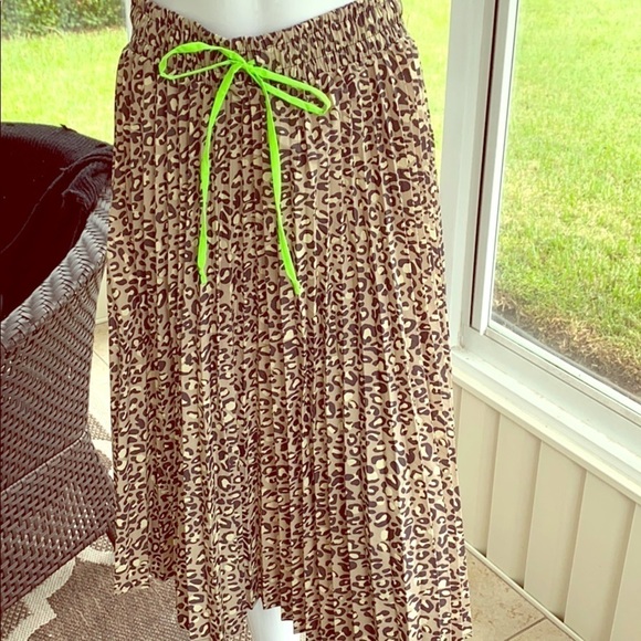Wild Fable - Cheetah Brown and Neon Skirt Size Small - Picture 1 of 4